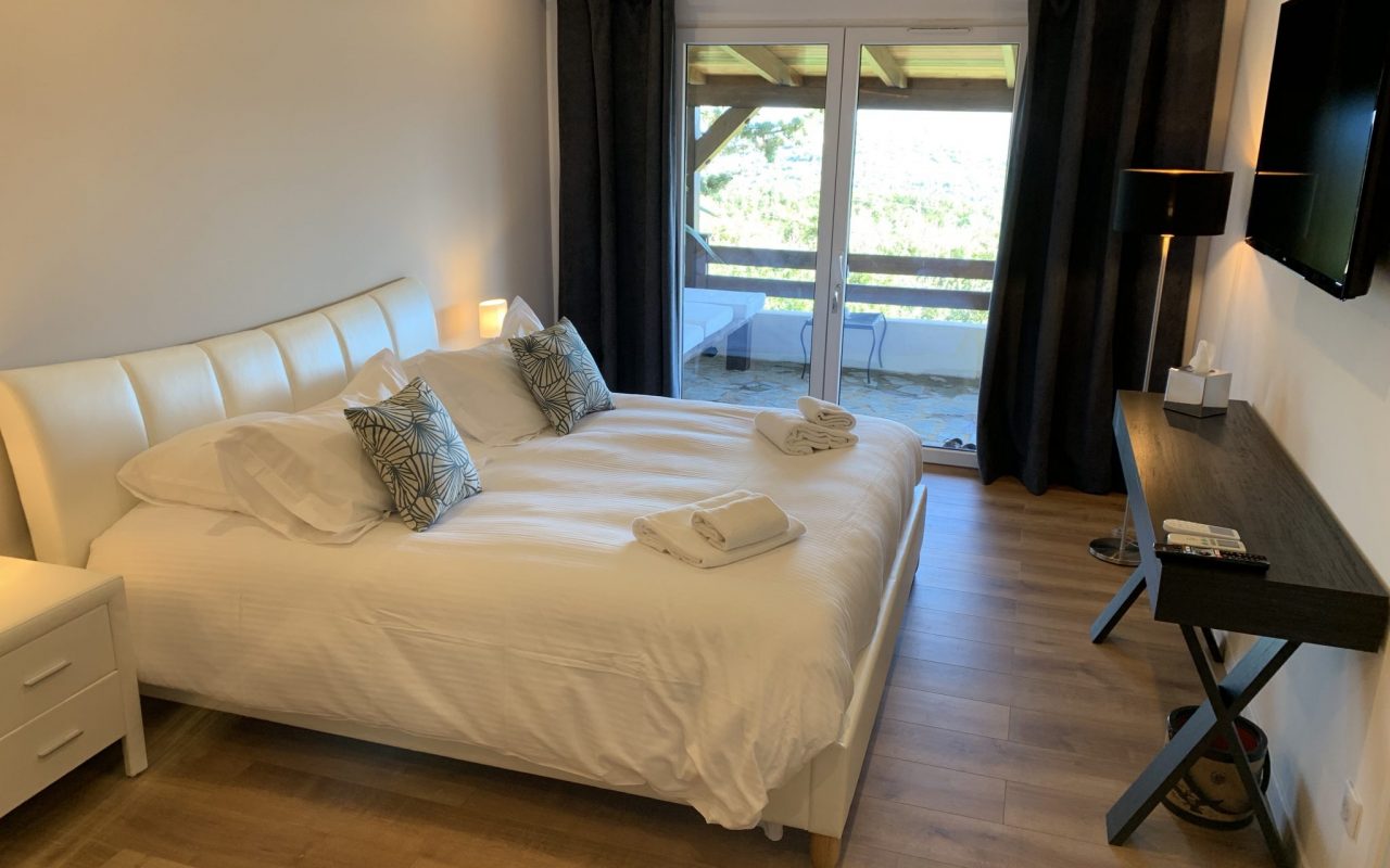 swim-lodge-hotel-porto-vecchio-1
